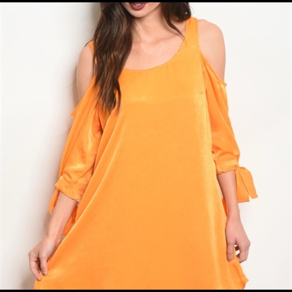 🎊HP🎉Gorgeous Gold dress - Picture 2 of 8